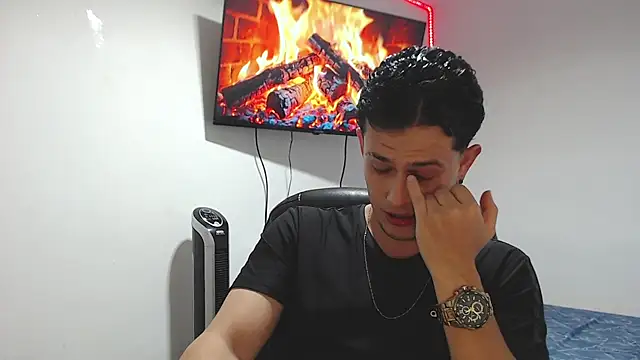 Snapshot of JUAN_CAMILOXXX chatting on 04/14/26, 04:18 JUAN CAMILOXXX online show from 04/14/26, 04:18