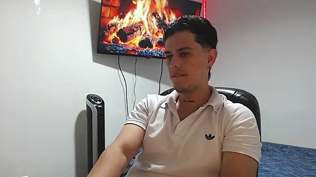 Snapshot of JUAN_CAMILOXXX chatting on 04/15/26, 04:41 JUAN CAMILOXXX online show from 04/15/26, 04:41