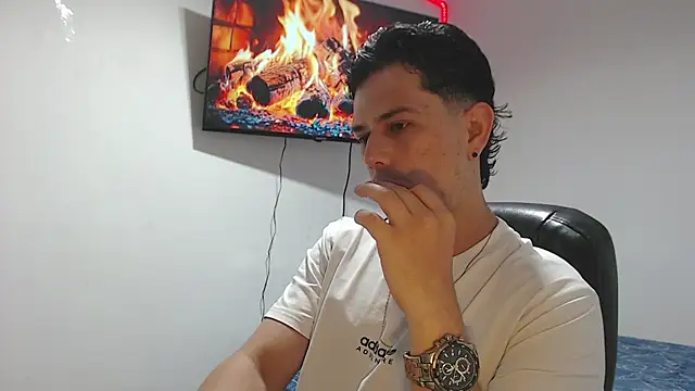 Snapshot of JUAN_CAMILOXXX chatting on 04/16/26, 03:51 JUAN CAMILOXXX online show from 04/16/26, 03:51