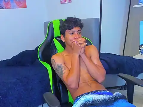 Snapshot of PaulTallx chatting on 03/12/26, 01:01 PaulTallx online show from 03/12/26, 01:01