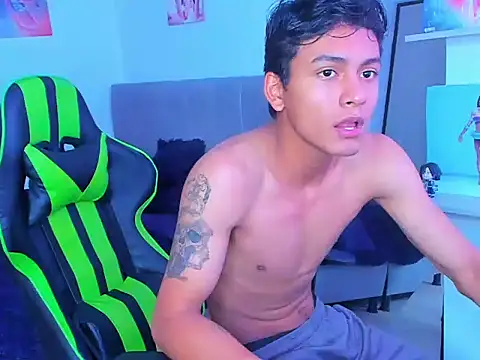 Snapshot of PaulTallx chatting on 03/12/26, 07:42 PaulTallx online show from 03/12/26, 07:42