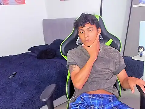 Snapshot of PaulTallx chatting on 03/17/26, 06:22 PaulTallx online show from 03/17/26, 06:22