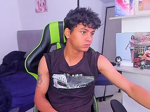 Snapshot of PaulTallx chatting on 03/19/26, 06:12 PaulTallx online show from 03/19/26, 06:12