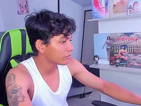 Snapshot of PaulTallx chatting on 03/20/26, 06:35 PaulTallx online show from 03/20/26, 06:35