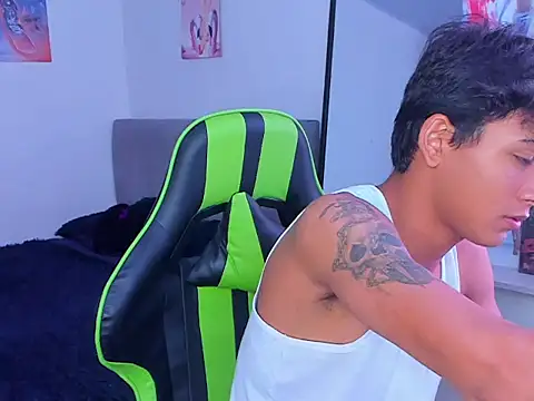 Snapshot of PaulTallx chatting on 03/21/26, 07:28 PaulTallx online show from 03/21/26, 07:28