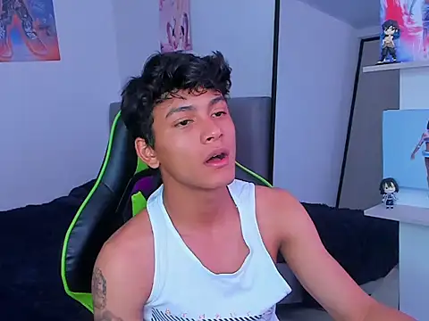 Snapshot of PaulTallx chatting on 03/22/26, 04:43 PaulTallx online show from 03/22/26, 04:43