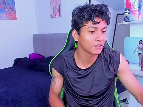 Snapshot of PaulTallx chatting on 03/24/26, 04:01 PaulTallx online show from 03/24/26, 04:01