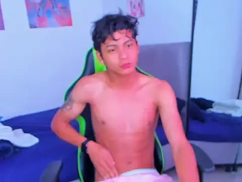 Snapshot of PaulTallx chatting on 04/12/26, 04:12 PaulTallx online show from 04/12/26, 04:12