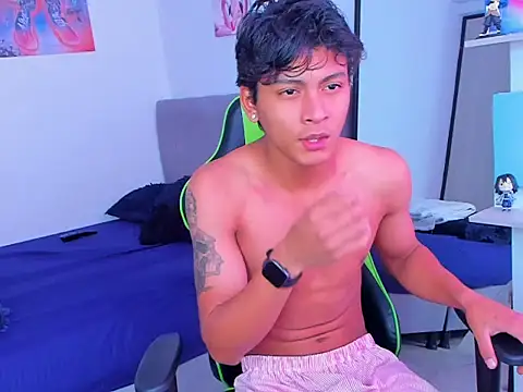 Snapshot of PaulTallx chatting on 04/13/26, 04:01 PaulTallx online show from 04/13/26, 04:01