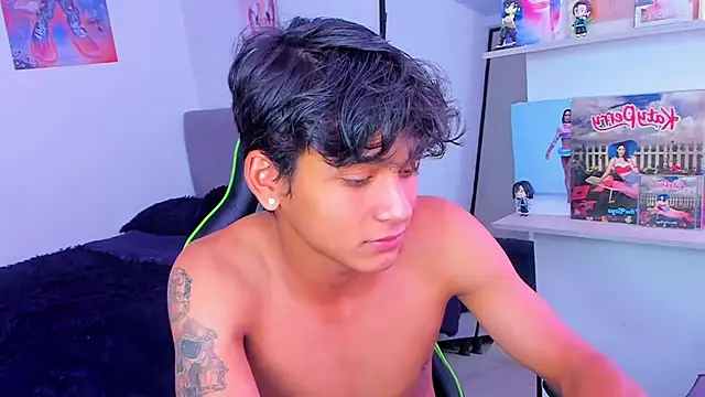 Snapshot of PaulTallx chatting on 04/22/26, 07:26 PaulTallx online show from 04/22/26, 07:26