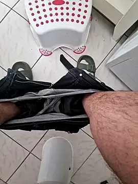 Snapshot of Activ1top chatting on 03/10/26, 04:12 Activ1top online show from 03/10/26, 04:12