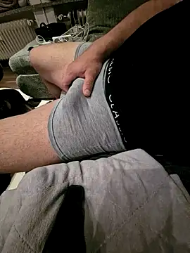 Snapshot of Activ1top chatting on 03/25/26, 03:23 Activ1top online show from 03/25/26, 03:23