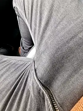 Snapshot of Activ1top chatting on 04/04/26, 08:23 Activ1top online show from 04/04/26, 08:23