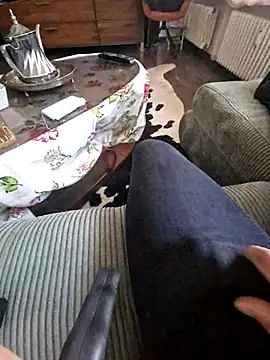 Snapshot of Activ1top chatting on 04/06/26, 02:07 Activ1top online show from 04/06/26, 02:07