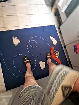 Snapshot of Activ1top chatting on 04/21/26, 04:23 Activ1top online show from 04/21/26, 04:23