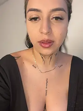 Snapshot of CarolQueen1_ chatting on 03/17/26, 01:03 CarolQueen1 online show from 03/17/26, 01:03