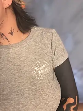 Snapshot of CarolQueen1_ chatting on 03/21/26, 12:43 CarolQueen1 online show from 03/21/26, 12:43