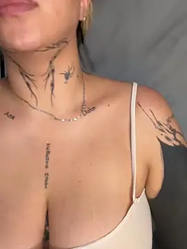 Snapshot of CarolQueen1_ chatting on 03/26/26, 01:06 CarolQueen1 online show from 03/26/26, 01:06