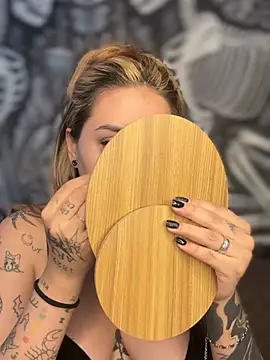 Snapshot of CarolQueen1_ chatting on 04/09/26, 01:16 CarolQueen1 online show from 04/09/26, 01:16