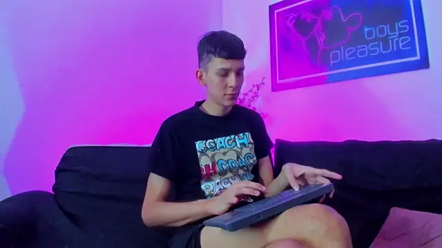 Snapshot of Desire_Boys1 chatting on 03/29/26, 07:03 Desire Boys1 online show from 03/29/26, 07:03