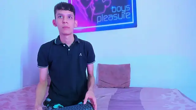 Snapshot of Desire_Boys1 chatting on 04/15/26, 11:16 Desire Boys1 online show from 04/15/26, 11:16