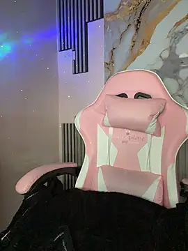 Snapshot of NATHASHA_EC chatting on 04/15/26, 01:18 NATHASHA EC online show from 04/15/26, 01:18