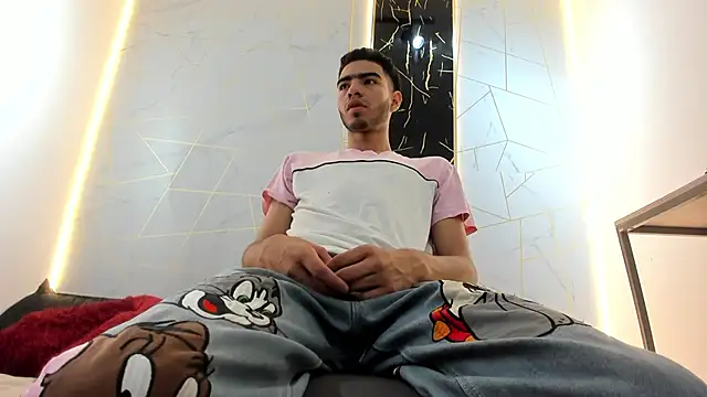 Snapshot of Valentin_Lux chatting on 03/13/26, 03:13 Valentin Lux online show from 03/13/26, 03:13