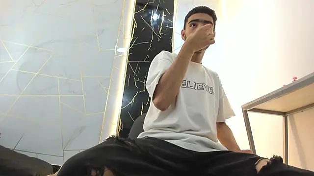 Snapshot of Valentin_Lux chatting on 03/14/26, 03:01 Valentin Lux online show from 03/14/26, 03:01