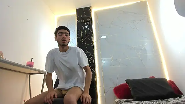 Snapshot of Valentin_Lux chatting on 03/16/26, 02:28 Valentin Lux online show from 03/16/26, 02:28