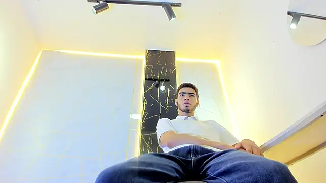 Snapshot of Valentin_Lux chatting on 03/26/26, 03:34 Valentin Lux online show from 03/26/26, 03:34