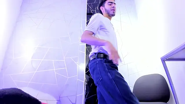 Snapshot of Valentin_Lux chatting on 03/27/26, 03:23 Valentin Lux online show from 03/27/26, 03:23