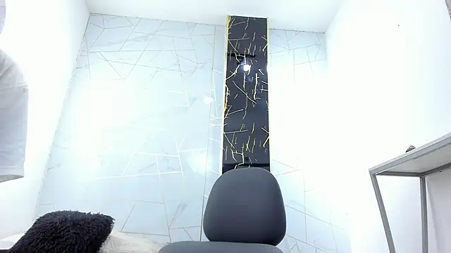 Snapshot of Valentin_Lux chatting on 04/05/26, 04:09 Valentin Lux online show from 04/05/26, 04:09