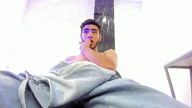 Snapshot of Valentin_Lux chatting on 04/06/26, 04:46 Valentin Lux online show from 04/06/26, 04:46