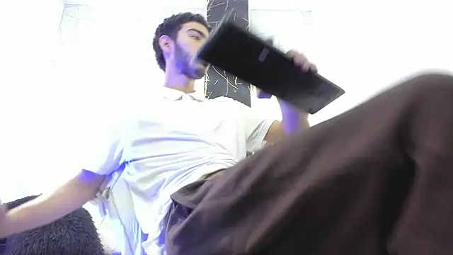 Snapshot of Valentin_Lux chatting on 04/08/26, 04:12 Valentin Lux online show from 04/08/26, 04:12