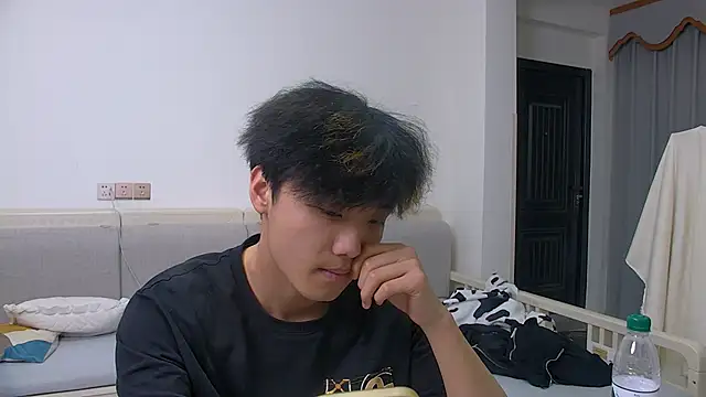 Snapshot of icecream-002 chatting on 03/17/26, 07:23 icecream-002 online show from 03/17/26, 07:23