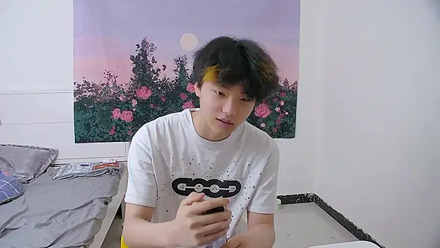 Snapshot of icecream-002 chatting on 04/14/26, 01:06 icecream-002 online show from 04/14/26, 01:06