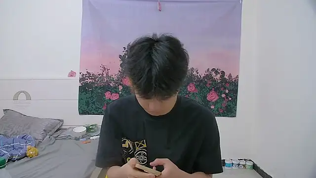 Snapshot of icecream-002 chatting on 04/23/26, 11:42 icecream-002 online show from 04/23/26, 11:42