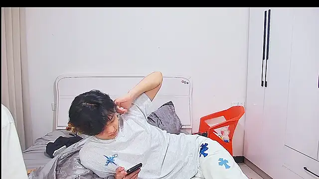 icecream-002 online show from 06/21/26, 01:03