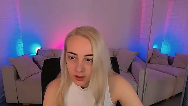 Snapshot of CarolMoor chatting on 03/23/26, 09:13 CarolMoor online show from 03/23/26, 09:13