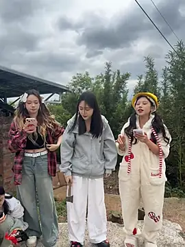 Snapshot of SG-0310 chatting on 04/21/26, 06:52 SG-0310 online show from 04/21/26, 06:52