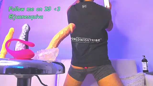 Snapshot of ThomasThundr chatting on 04/17/26, 05:32 ThomasThundr online show from 04/17/26, 05:32