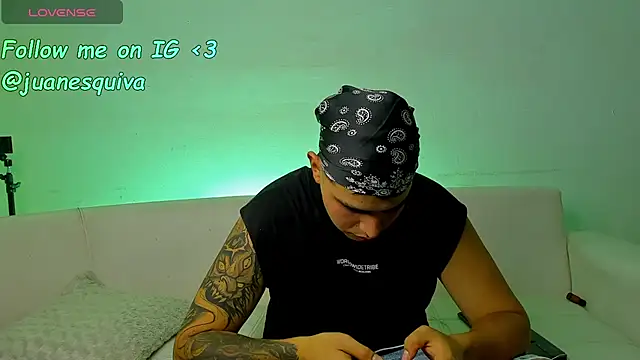 Snapshot of ThomasThundr chatting on 04/22/26, 04:59 ThomasThundr online show from 04/22/26, 04:59