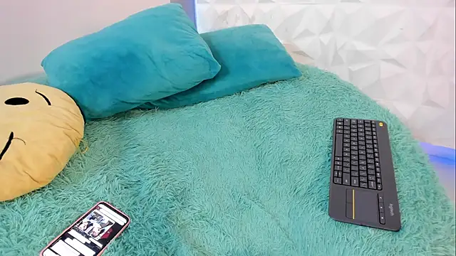 Snapshot of KittyVelve chatting on 03/11/26, 01:06 KittyVelve online show from 03/11/26, 01:06