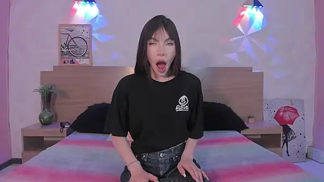 Snapshot of KittyVelve chatting on 04/14/26, 12:33 KittyVelve online show from 04/14/26, 12:33