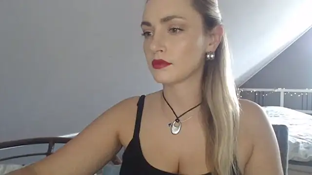 Snapshot of ScarlettSensitive chatting on 06/19/26, 02:21 ScarlettSensitive online show from 06/19/26, 02:21