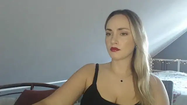 Snapshot of ScarlettSensitive chatting on 06/23/26, 06:22 ScarlettSensitive online show from 06/23/26, 06:22