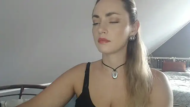 Snapshot of ScarlettSensitive chatting on 06/30/26, 07:31 ScarlettSensitive online show from 06/30/26, 07:31