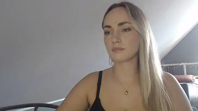 Snapshot of ScarlettSensitive chatting on 07/29/26, 02:15 ScarlettSensitive online show from 07/29/26, 02:15