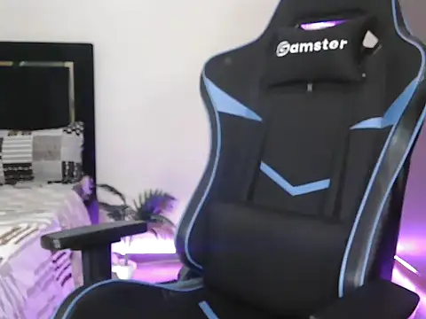 Snapshot of NaughtyUrus chatting on 04/06/26, 01:56 NaughtyUrus online show from 04/06/26, 01:56