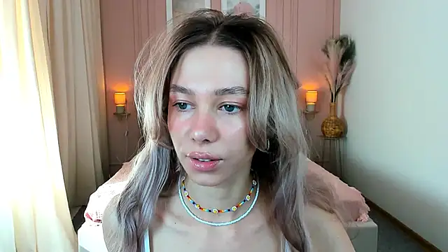 Snapshot of LuluAlis chatting on 04/23/26, 01:13 LuluAlis online show from 04/23/26, 01:13